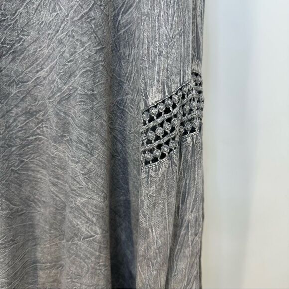 Anandas Collection Size 2X Gray Boho Festival Top with Cut-Out Embroidery - Picture 8 of 9